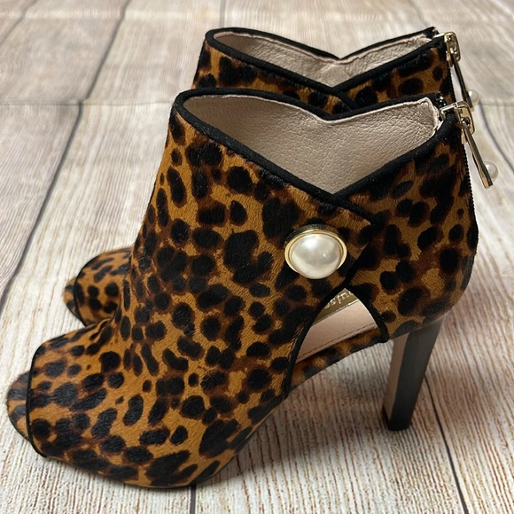 NEW Louise et Cie Illisa Leopard Peep Toe Bootie Heels Sz 5.5 - Picture 6 of 11